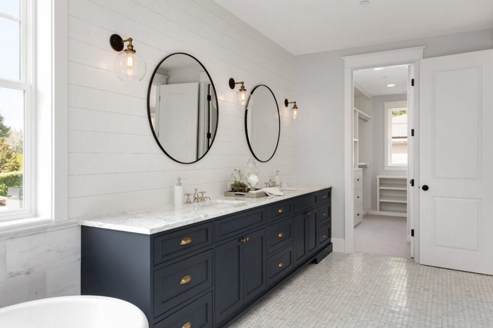 Bathroom Moulding Ideas and Other Useful Things to Consider For a Remodel